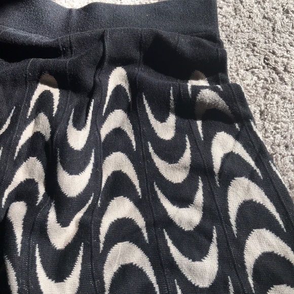 Skirt - Picture 2 of 8